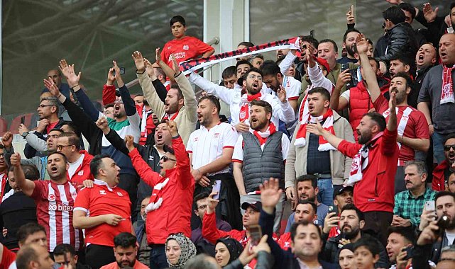 Sivassporlu taraftarlar, Bodrum FK maçına ilgi gösterdi