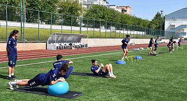 Siverek İdmanyurdu Kadın Futbol Takımı grup şampiyonu oldu