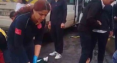 Siverek'te öğrenci servisi tıra çarptı: 6 yaralı
