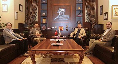 Siyaset bilimi uzmanı akademisyenlerden Rektör Kırışık'a ziyaret
