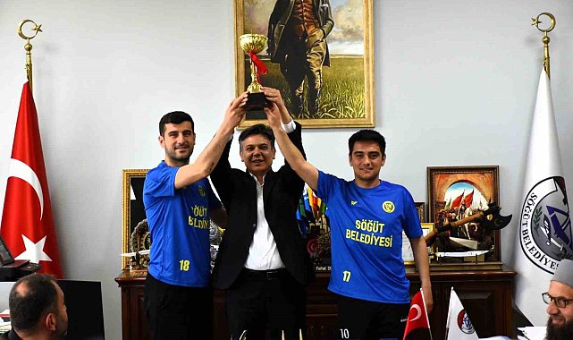 Söğütspor'dan Başkan Durgut'a şampiyonluk ziyareti