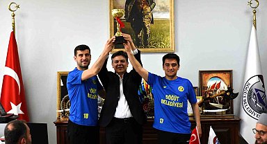 Söğütspor'dan Başkan Durgut'a şampiyonluk ziyareti