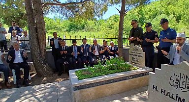 Solingen faciasında hayatını kaybedenler Amasya'da mezarları başında anıldı