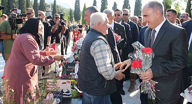 Soma faciasının 11. yılında 301 madenci mezarları başında anıldı