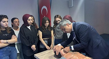 Sosyal Birliktelik Kulübü'nden hayat kurtaran etkinlik: Öğretmen adaylarına ilk yardım eğitimi