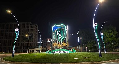 Stat kavşağını Kocaelispor'un arması aydınlatıyor