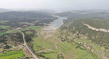 Su seviyesi yüzde 30'a düştü, baraj havzası yeşile büründü