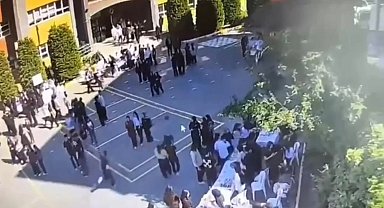 Sultanbeyli'de lise öğrencisi okul bahçesinde arkadaşını bıçakladı, o anlar kameraya yansıdı