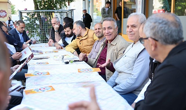Sultangazi Belediye Başkanı Dursun esnafla kahvaltı sofrasında