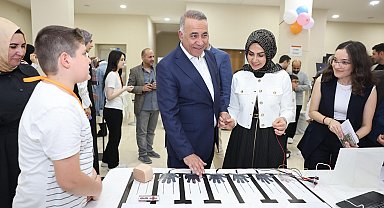 Sultangazi'de Bilim Merkezi'nde mezuniyet coşkusu