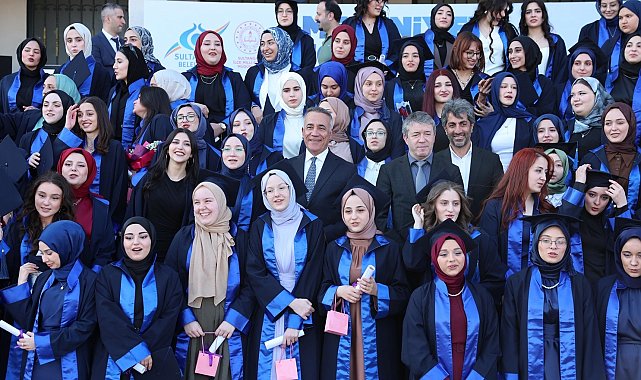 Sultangazili Gençlerin mezuniyet heyecanı