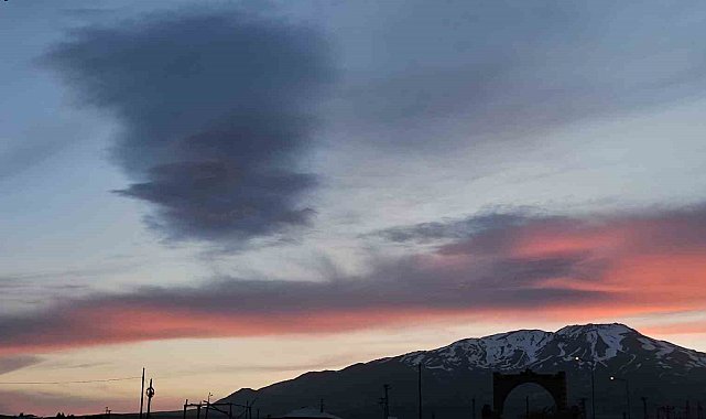 Süphan Dağı'nda göz kamaştıran gün batımı
