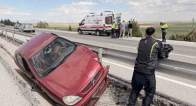 Sürücünün öldüğü kazayı arkadan gelen otomobilin kamerası saniye saniye kaydetti