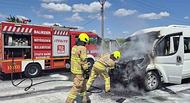 Susurluk'ta araç yangını paniğe neden oldu