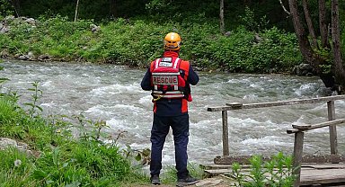 Suudi Arabistan uyruklu çocuğu düştüğü derede 5 gündür arıyorlar