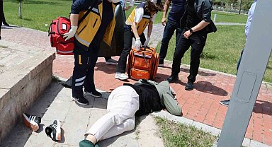 Tabancayla yaralanmış halde bulunan kadın kendini vurmuş