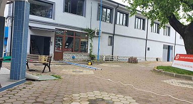 Tabela takarken düşen din görevlisi yaralandı