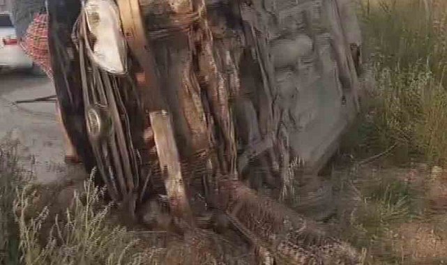 Takla atan atarak yan yatan otomobildeki 4 kişi yaralandı
