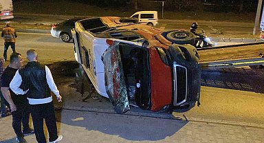 Takla atan minibüs hurdaya döndü: 1 yaralı