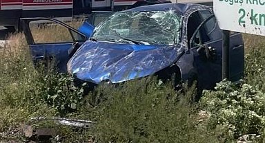 Takla atan otomobilde 2 kişi yaralandı