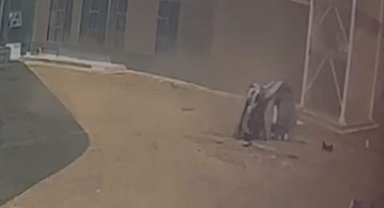 Taklalar atarak durabildi