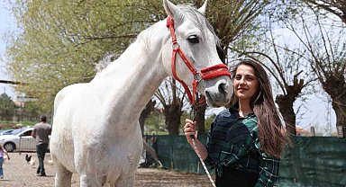 Tarihi dizilerde gördüler, biniciliğe merak saldılar