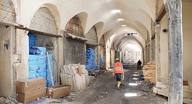 Tarihi kapalı çarşıda çalışmalar hızla sürüyor