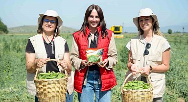 Tarımın Kadın Yıldızları'nın emeğiyle SuperFresh "Ege'den Hasat Bezelye"