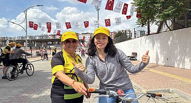Tarsus'ta kadınlar bisiklet kullanmayı öğreniyor