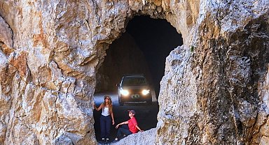 Taş Yolunda tır sıkıştı, yol geçici süreyle ulaşıma kapatıldı