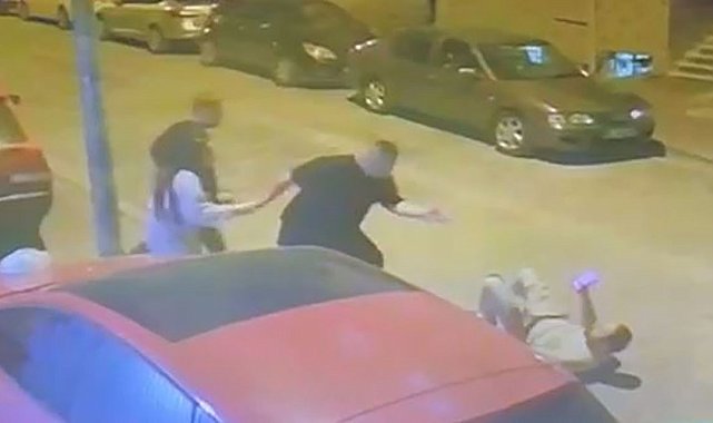 Taşkınlık yapan alkollü komşusunu tek yumrukla yere serdi
