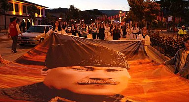 Taşova'da coşkulu 19 Mayıs meşale ve bayrak yürüyüşü