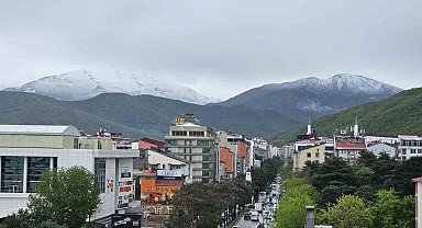 Tatvan'da mayıs ayında kar sürprizi: Nemrut ve yüksek kesimler beyaza büründü
