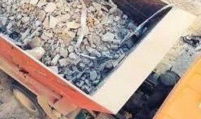Tavas Belediyesi sağlık ve çevre sorunlarına neden olan molozlara karşı uyarı yaptı