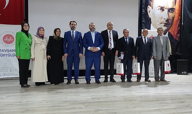 Tavşanlı'da 'Fıtratın Korunması ve Aile' konferansında işaret diliyle anlatım yapıldı