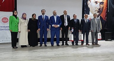 Tavşanlı'da 'Fıtratın Korunması ve Aile' konferansında işaret diliyle anlatım yapıldı