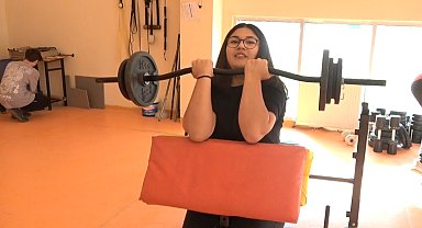 Tavşanlı'dan baba- kız bilek güreşinde aldıkları madalyalarla Tavşanlı'na büyük gurur yaşattı