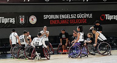 Tekerlekli sandalyeliler potada dostluk maçında buluştu