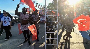 Tekirdağ'da 19 Mayıs coşkusu: Kenya ve Etiyopyalı dansçılardan renkli gösteri