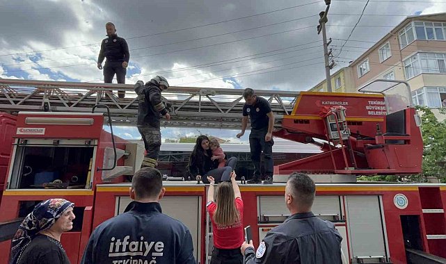 Tekirdağ'da evde çıkan yangında 3'ü çocuk 5 kişiyi itfaiye erleri kurtardı