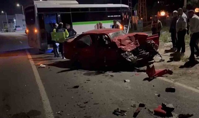 Tekirdağ'da otomobille minibüsün kafa kafaya çarpıştığı kaza kamerada: 1 ağır yaralı