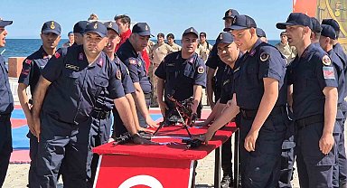 Tekirdağ'da özel bireyler için düzenlenen temsili yemin töreninde komandolardan nefes kesen gösteriler