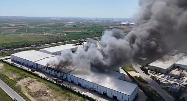 Tekirdağ'daki fabrika yangını havadan görüntülendi