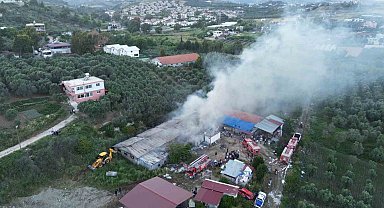 Tekstil fabrikası alevlere teslim oldu