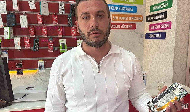 Telefon bataryası tamir sırasında alev alarak patladı