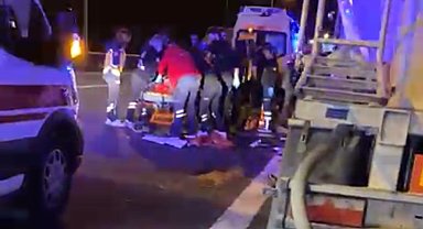 TEM'de arıza nedeniyle araçtan inen 2 kişiye tır çarptı