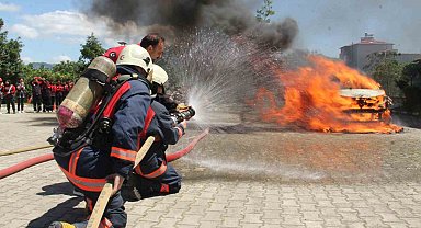 Teori pratiğe dönüştü, Sivil Savunma ve İtfaiye Bölümü öğrencileri öğrendiklerini tatbikatta uyguladı