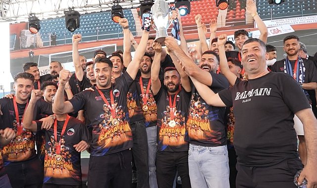 TFF 2. Lig'e yükselen Mardin 1969 Spor, şampiyonluk kupasını aldı