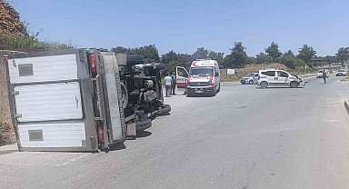 Ticari araç yandan çarptığı kamyoneti devirdi