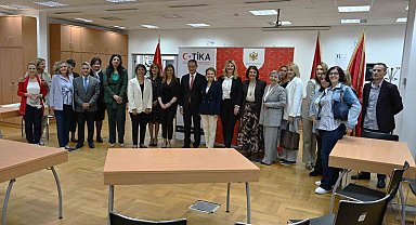 TİKA'dan Karadağ Eğitim Hizmetleri Müdürlüğü'ne ofis mobilyası desteği